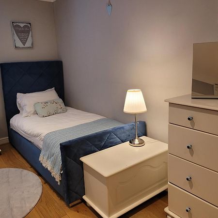 Three Bedroom Apartment By Beautiful Park Londra Dış mekan fotoğraf