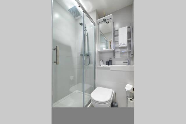 Three Bedroom Apartment By Beautiful Park Londra Dış mekan fotoğraf