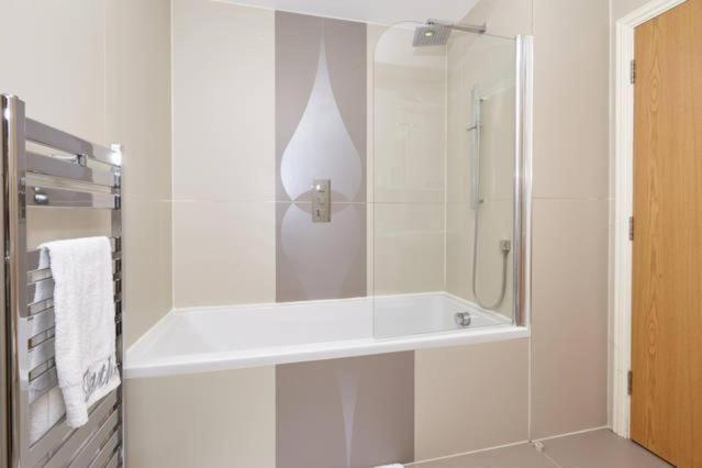 Three Bedroom Apartment By Beautiful Park Londra Dış mekan fotoğraf